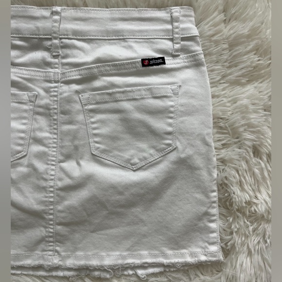 Ripped High-Waisted White Wash Jean Mini Skirt Size Medium - Picture 9 of 14